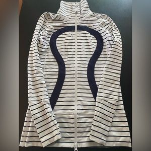 LULULEMON FUNNEL NECK DEFINE JACKET